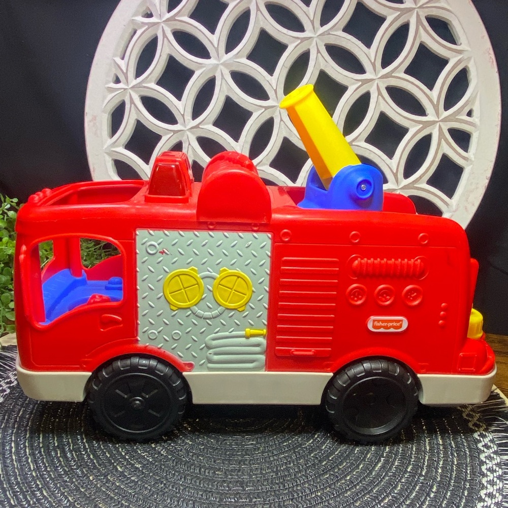 Fisher-Price Little People Helping Others Fire Truck‎ Only - Lights And Sounds